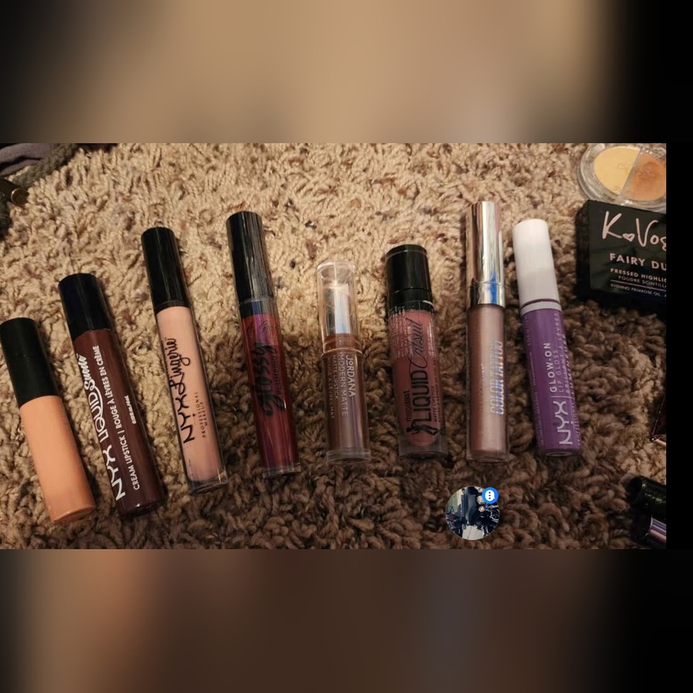 Makeup bundle - Picture 2 of 3